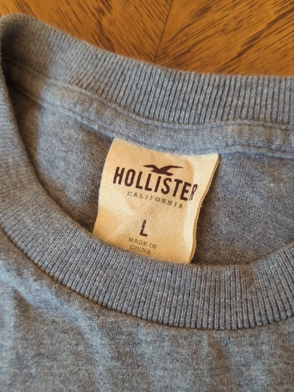 Hollister Heather Gray Graphic  Size Large - Picture 2 of 6